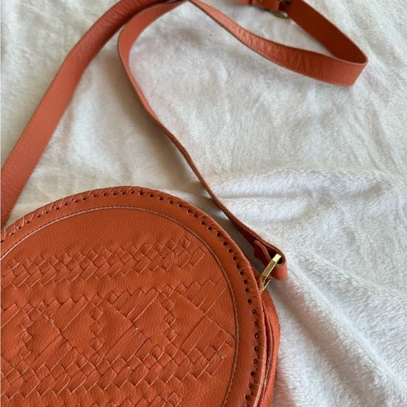 CLEOBELLA OBRAND CLEATHER CANTEEN STYLE SHOULDER BAG WITH WOVEN DETAILS - Picture 3 of 11